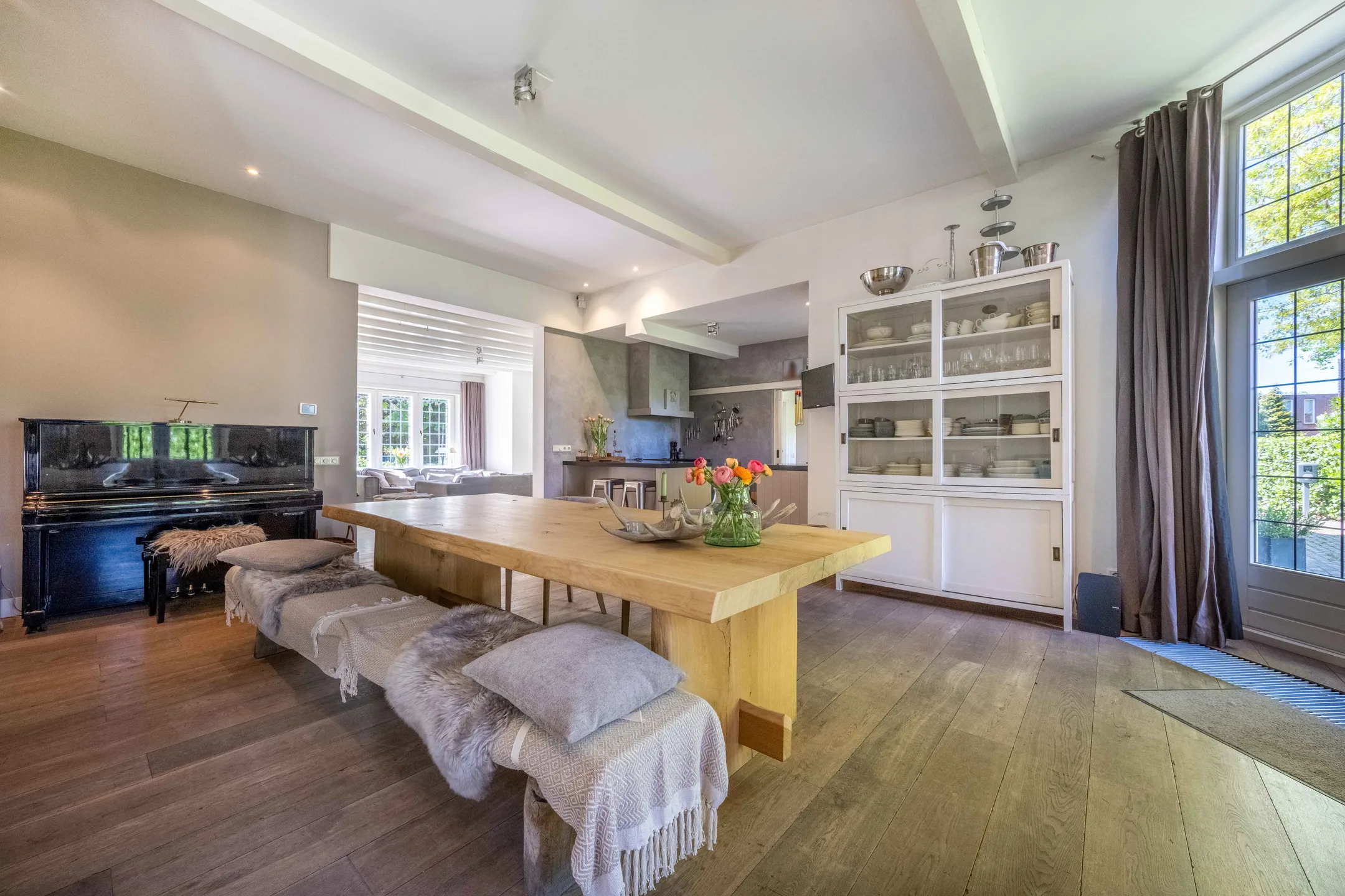 Kitchen-living atmosphere